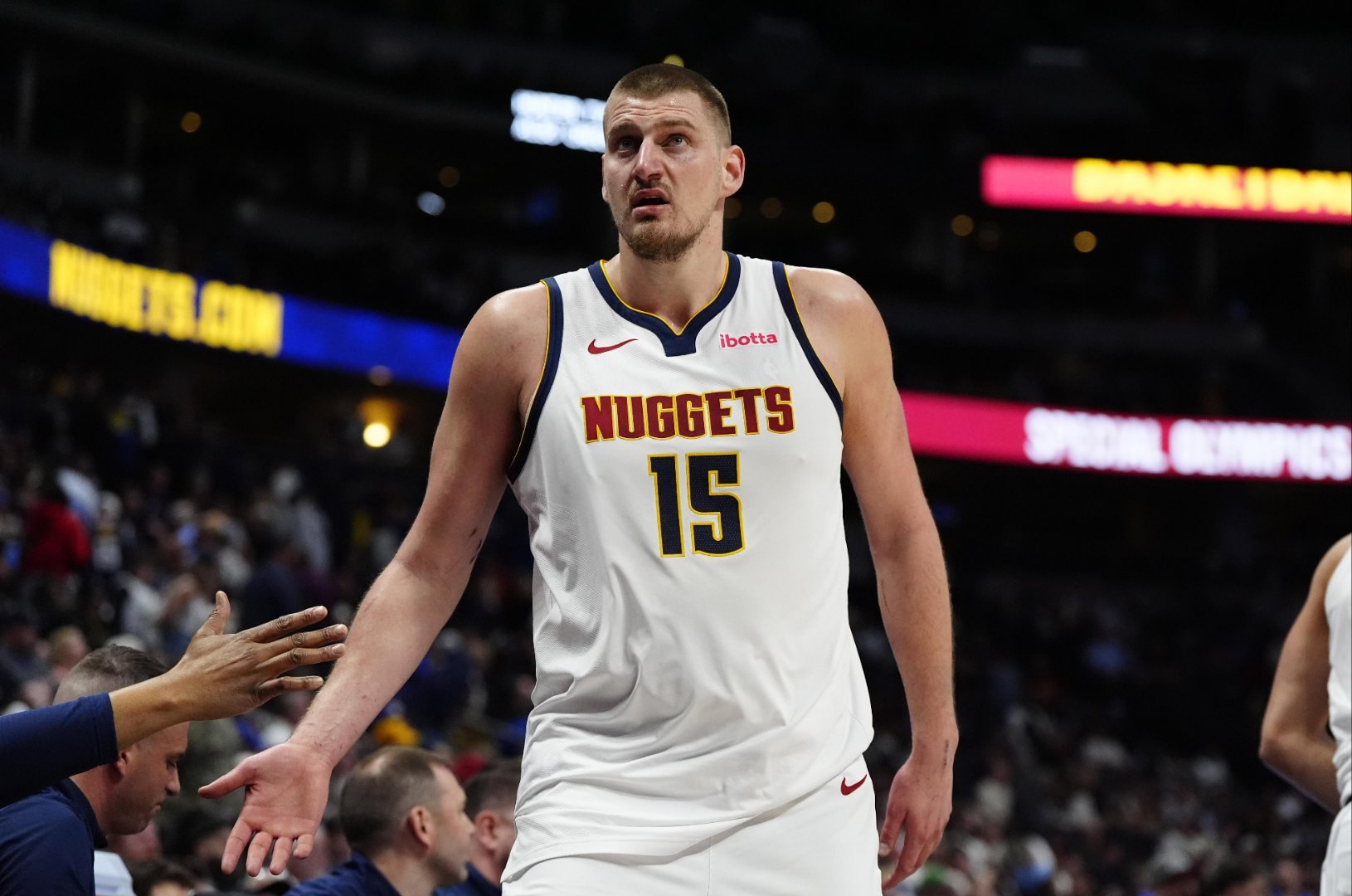 纽约尼克斯迎NBA常规赛关键赛，今夜复出首秀，媒体盛赞，医务组通报恢复的简单介绍